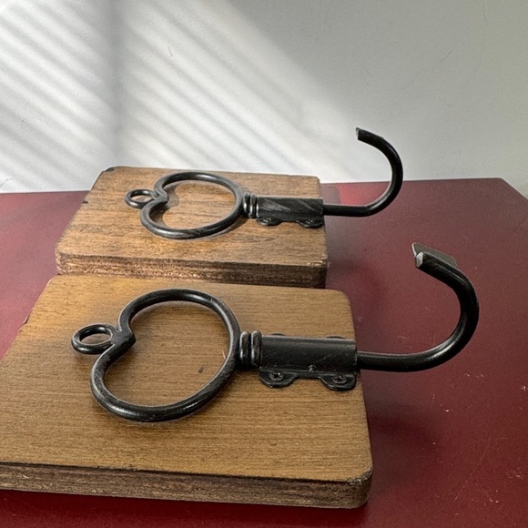 Rustic Wooden Wall Hooks w/Black Metal Heart Shape Key to My Heart style Accents - Picture 3 of 5